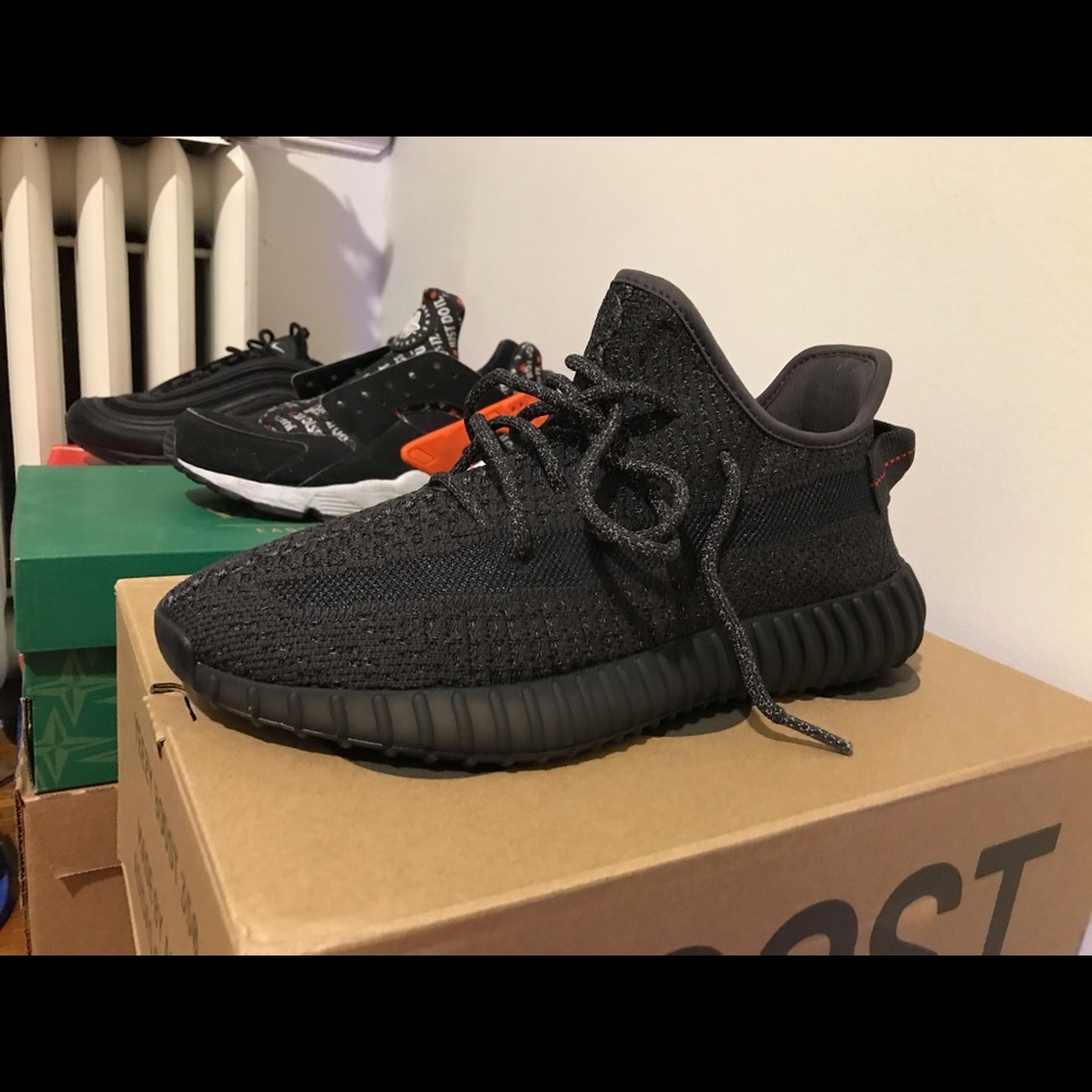 YEEZY BOOST 350 V2